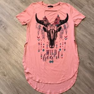 ✨Cut out, high-low Bullskull short sleeve pink tee